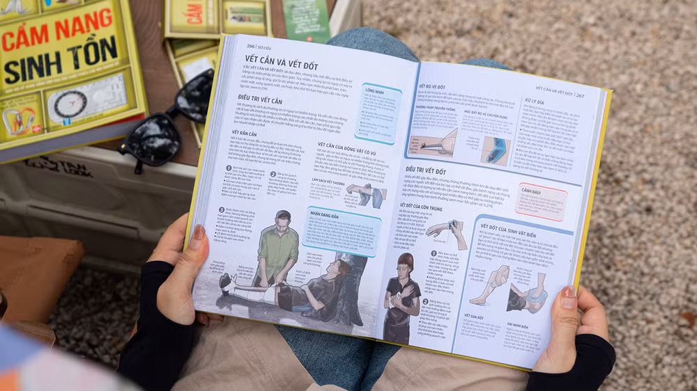 Sách trang bị cả những kỹ năng sơ cứu y tế đơn giản.