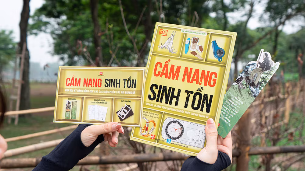 Cuốn “Cẩm nang sinh tồn”. (Ảnh: Đinh Tị Books)