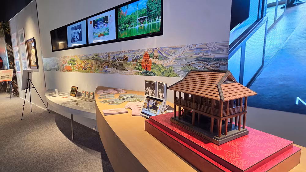 Lễ khai mạc Triển lãm “Chủ tịch Hồ Chí Minh - Biểu tượng của hòa bình và hữu nghị”.