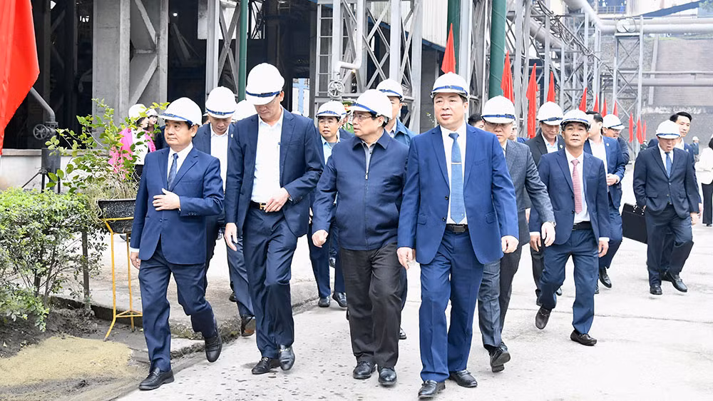 Thủ tướng Phạm Minh Chính thăm Nhà máy Gang thép Cao Bằng. (Ảnh: Thanh Giang)