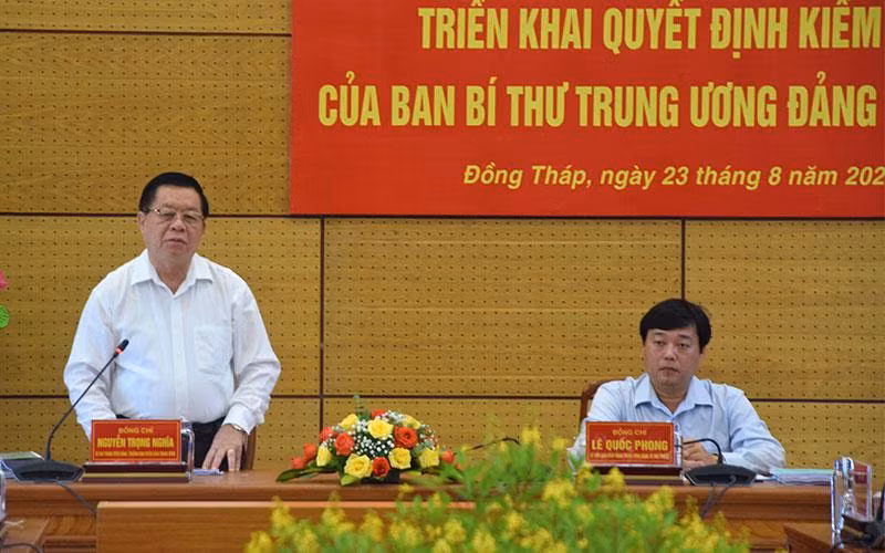 Đồng chí Nguyễn Trọng Nghĩa, Bí thư Trung ương Đảng, Trưởng Ban Tuyên giáo Trung ương phát biểu chỉ đạo tại buổi làm việc.