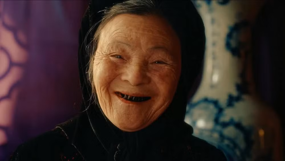 Cụ bà gần 90 tuổi trong MV.