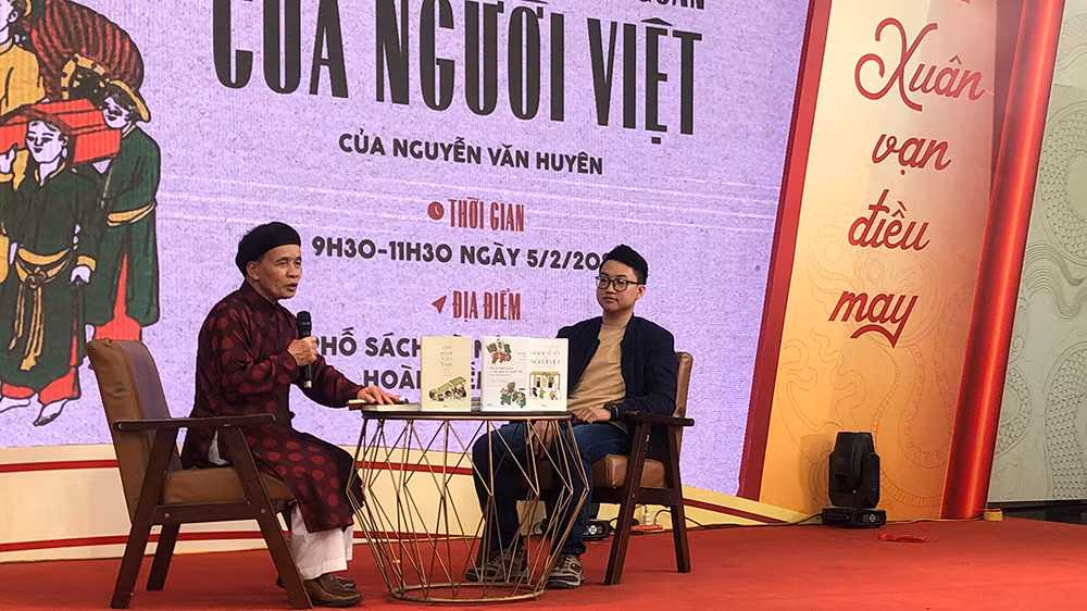 PGS, TS Bùi Xuân Đính và BTV Đào Lê Tiến Sỹ chia sẻ về cuốn sách.