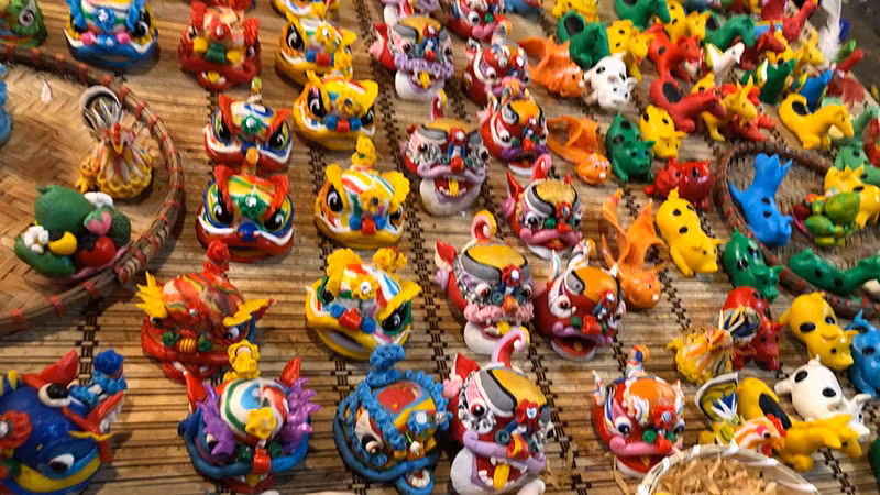 Con giống, mâm ngũ quả, đầu lân bằng bột nặn.