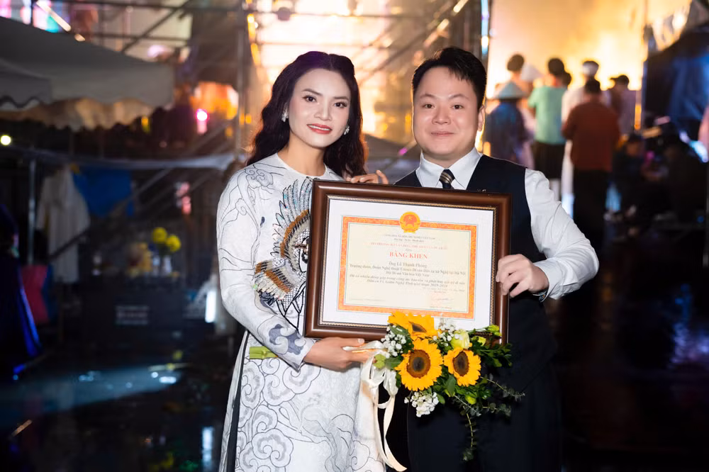 Nghệ sĩ Lê Thanh Phong và NSND Phạm Phương Thảo.