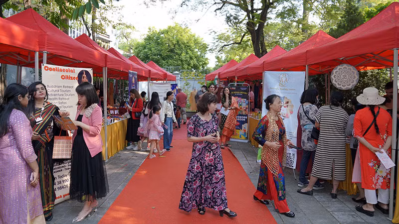 Hội chợ trong khuôn viên Đại sứ quán Ấn Độ tại Hà Nội. (Ảnh: Đại sứ quán cung cấp)