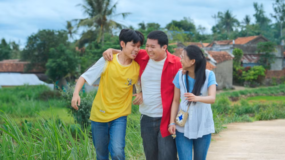 Ba bạn nhỏ Long, Quý, Hạnh.