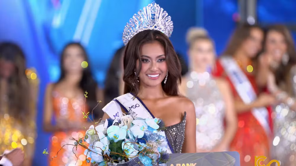 Miss Cosmo 2024 trong đêm đăng quang. (Ảnh chụp màn hình)