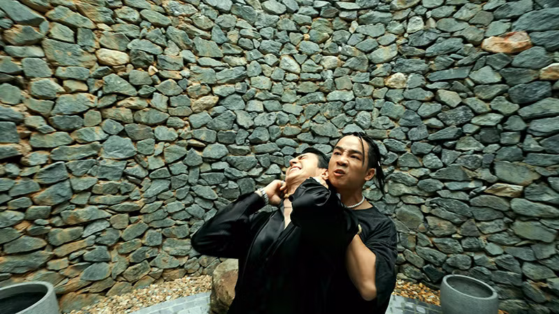 Cảnh đánh nhau với Bình An trong giếng cổ.