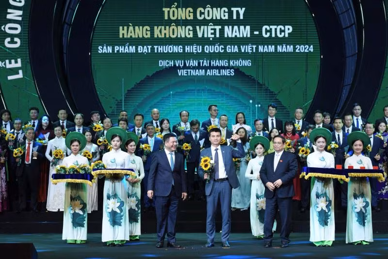 Vietnam Airlines nhận giải thưởng "Sản phẩm đạt Thương hiệu quốc gia 2024”.