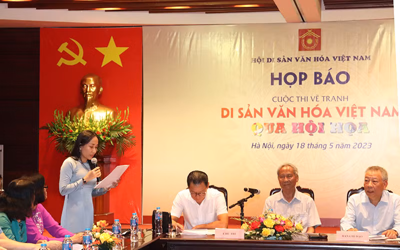 Công bố các thông tin về cuộc thi.