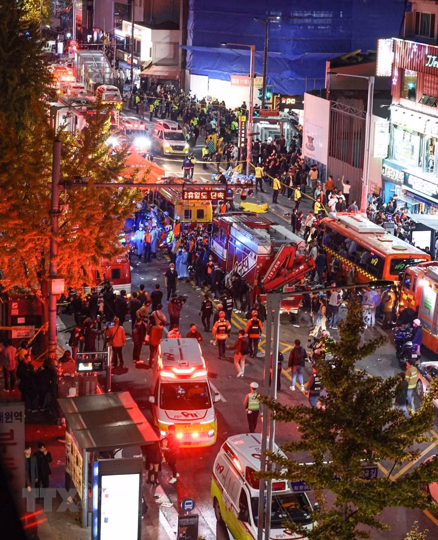 Tổng thống Hàn Quốc Yoon Suk-yeol đã tiến hành một cuộc họp khẩn nữa để ứng phó sau vụ giẫm đạp kinh hoàng này.