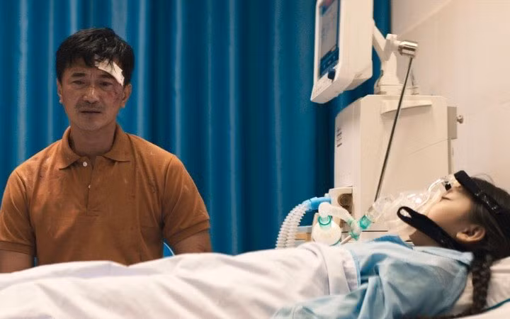 Cảnh trong phim "Lật mặt 6: Tấm vé định mệnh".