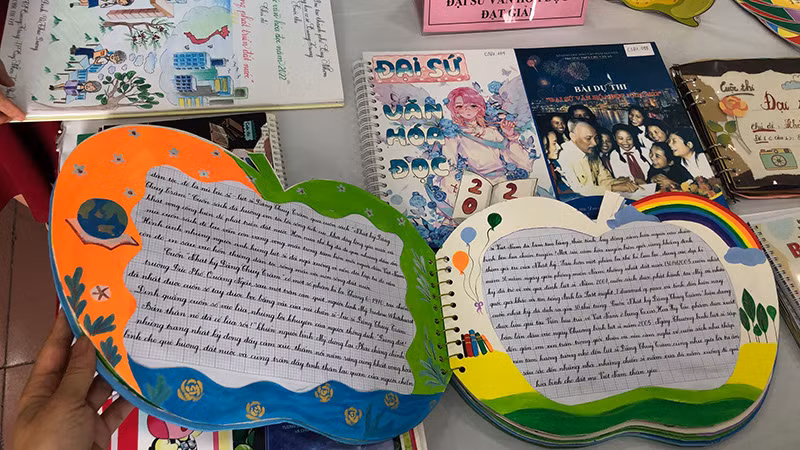 Có những bài thi được viết tay bằng nét chữ rất đẹp.