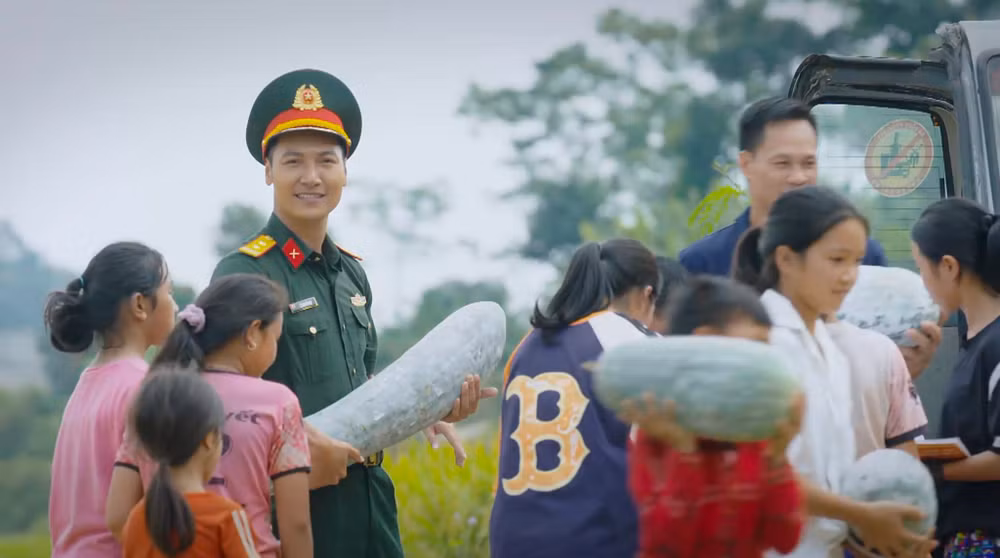 Diễn viên Mạnh Trường trong phim.