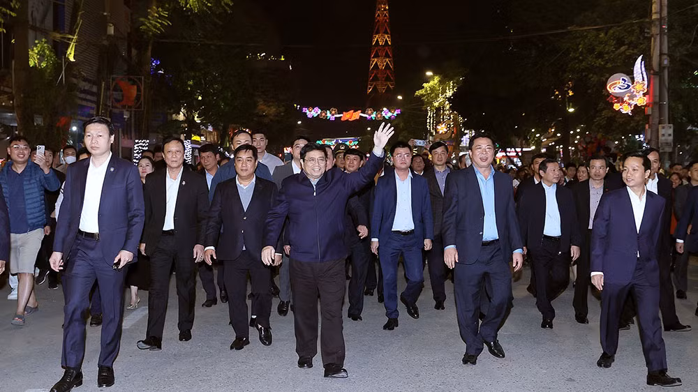 Thủ tướng Phạm Minh Chính đến không gian Phố đi bộ Kim Đồng (thành phố Cao Bằng).