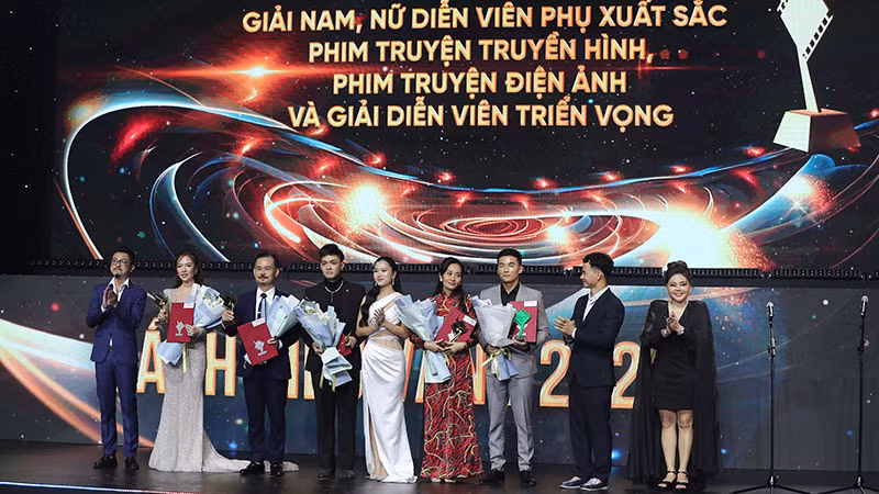 Các nghệ sĩ giành giải Nam, Nữ chính diễn viên phụ phim truyền hình, điện ảnh và giải Diễn viên triển vọng.