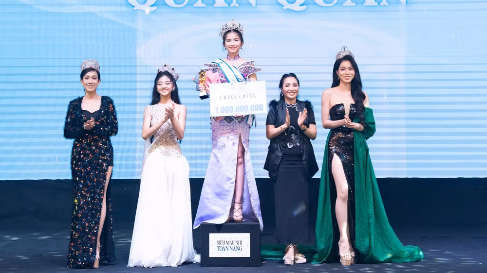 Yến Trang đăng quang Quán quân cuộc thi. (Ảnh: Ban tổ chức)