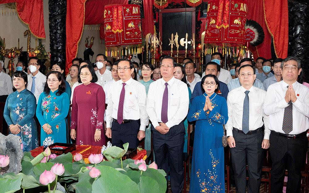Lãnh đạo Thành phố Hồ Chí Minh tham dự nghi lễ cúng giỗ.