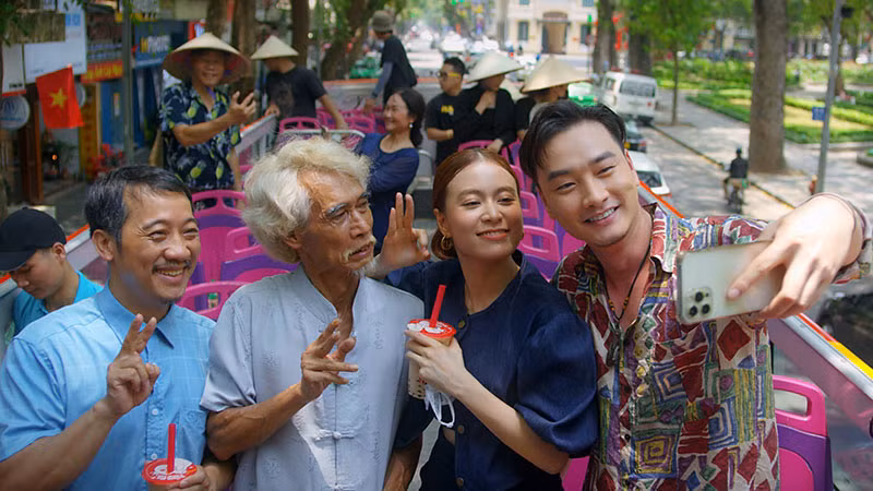 Gia đình Đông, Yến.