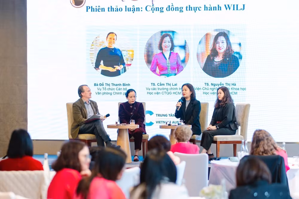Phiên thảo luận giới thiệu về sáng kiến kết nối cộng đồng cựu học viên, trao đổi kiến thức và kinh nghiệm.