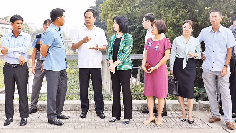 Lãnh đạo Hội đồng nhân dân thành phố Hà Nội giám sát dự án hệ thống xử lý nước thải Yên Xá.