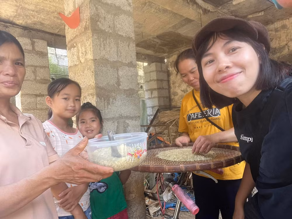 Đinh Thị Huyền và các phụ nữ ở bản Bướt đã hồi sinh giống lúa bản địa Tẻ Râu