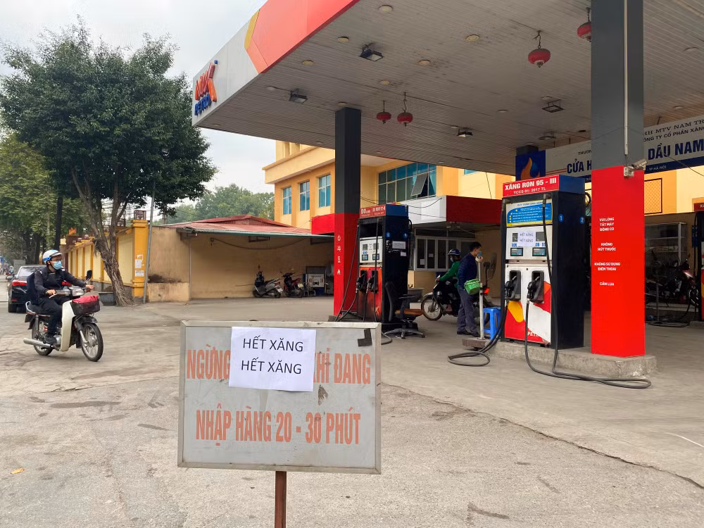 Có những thời điểm, nhiều cây xăng đóng gây đứt gãy nguồn cung xăng dầu.
