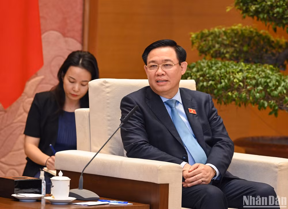 Chủ tịch Quốc hội Vương Đình Huệ phát biểu tại buổi tiếp.