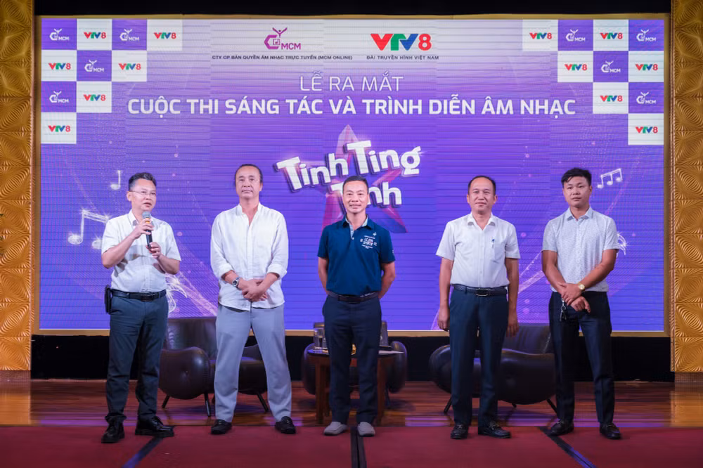 Các thành viên đại diện Ban tổ chức công bố chính thức bắt đầu cuộc thi. (Ảnh: Quyên Phạm)