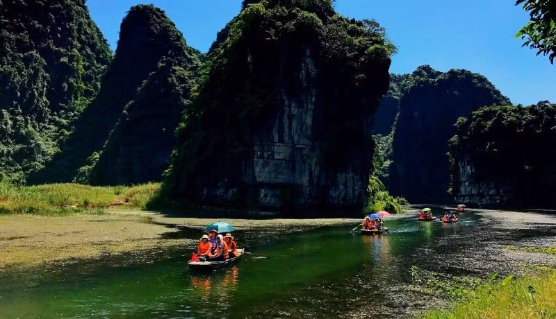 Ninh Bình là một điểm đến thiên nhiên, văn hóa hấp dẫn du khách trong và ngoài nước. (Ảnh: Mỹ Hạnh)