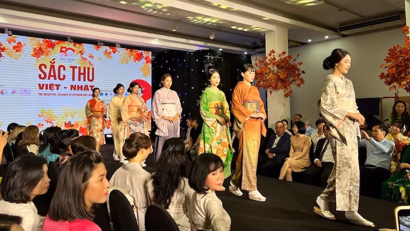 Bộ sưu tập kimono "Bốn mùa Nhật Bản".