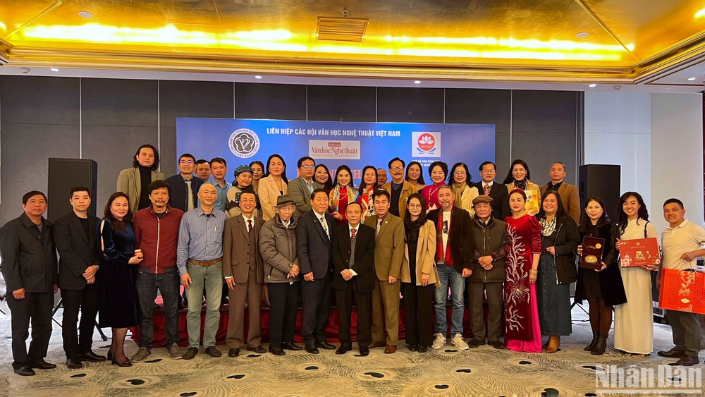 Các đại biểu, phóng viên tham dự cuộc bình chọn sáng 28/12.