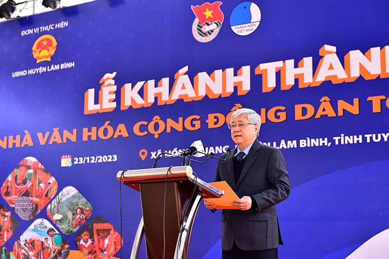 Đồng chí Đỗ Văn Chiến, Bí thư Trung ương Đảng, Chủ tịch Ủy ban Trung ương Mặt trận Tổ quốc Việt Nam phát biểu tại buổi lễ.