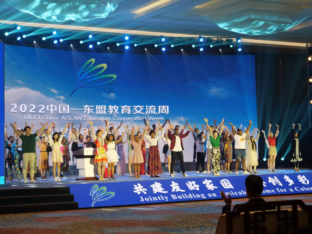 Tiết mục văn nghệ do lưu học sinh các nước ASEAN tại Quý Châu biểu diễn.