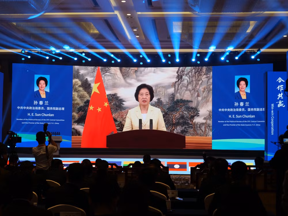 Phó Thủ tướng Trung Quốc Tôn Xuân Lan phát biểu khai mạc. (Ảnh: VI SA)