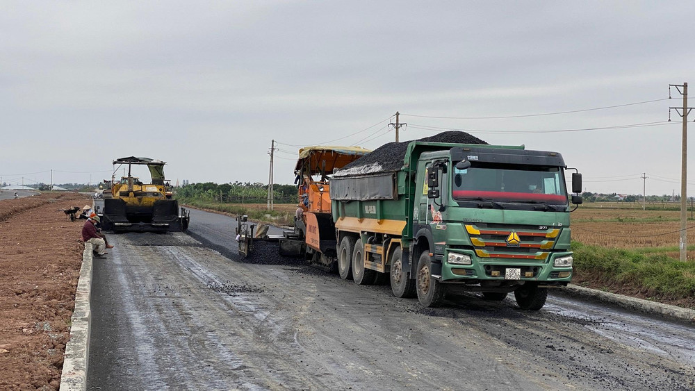 Tỉnh Nam Định đã và đang xúc tiến đầu tư xây dựng các công trình giao thông trọng điểm để tăng kết nối, tạo động lực phát triển kinh tế-xã hội.