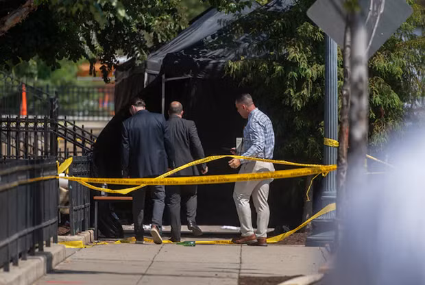 Cảnh sát điều tra tại hiện trường vụ xả súng ở khu vực Truxton Circle. (Nguồn: The Washington Post/TTXVN)