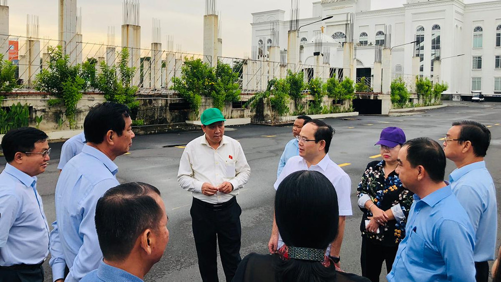 Đoàn đại biểu Quốc hội tỉnh Đồng Nai giám sát công trình xây dựng không phép quy mô lớn trên đường Đồng Khởi, thành phố Biên Hòa vào tháng 8/2022.