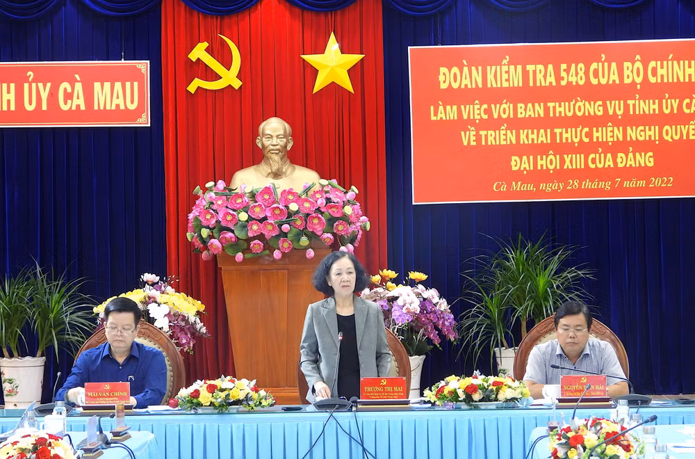 Đồng chí Trương Thị Mai phát biểu chỉ đạo tại buổi làm việc với Ban Thường vụ Tỉnh ủy Cà Mau.