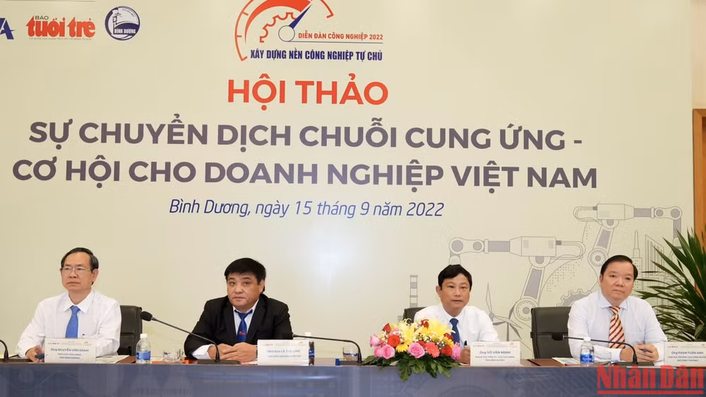 Lãnh đạo các đơn vị tổ chức chủ trì hội thảo.