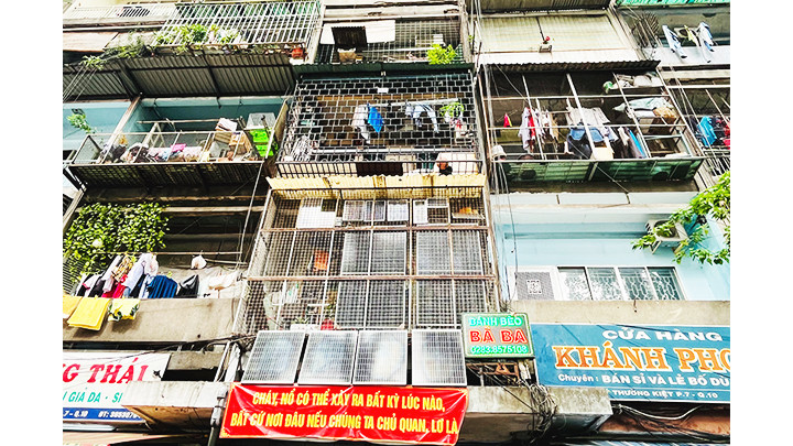 Cư xá Lý Thường Kiệt vẫn tồn tại nhiều “chuồng cọp” tự cơi nới, ảnh hưởng đến an toàn PCCC.