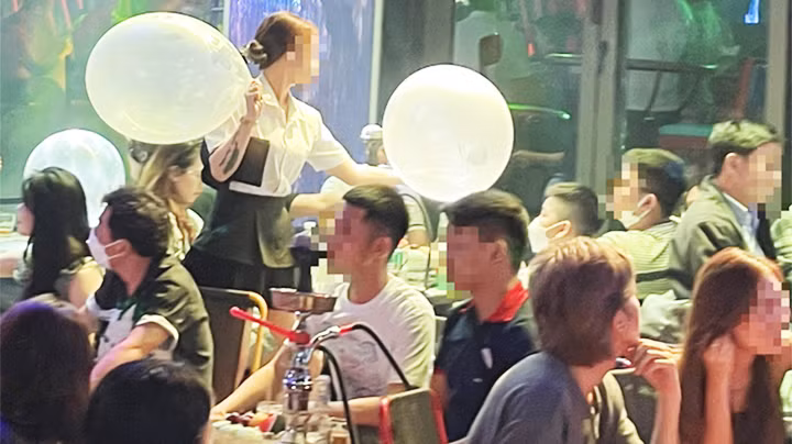 Sử dụng bóng cười với số lượng lớn, trong thời gian dài ngày có thể gây nhiễm độc hệ thần kinh.