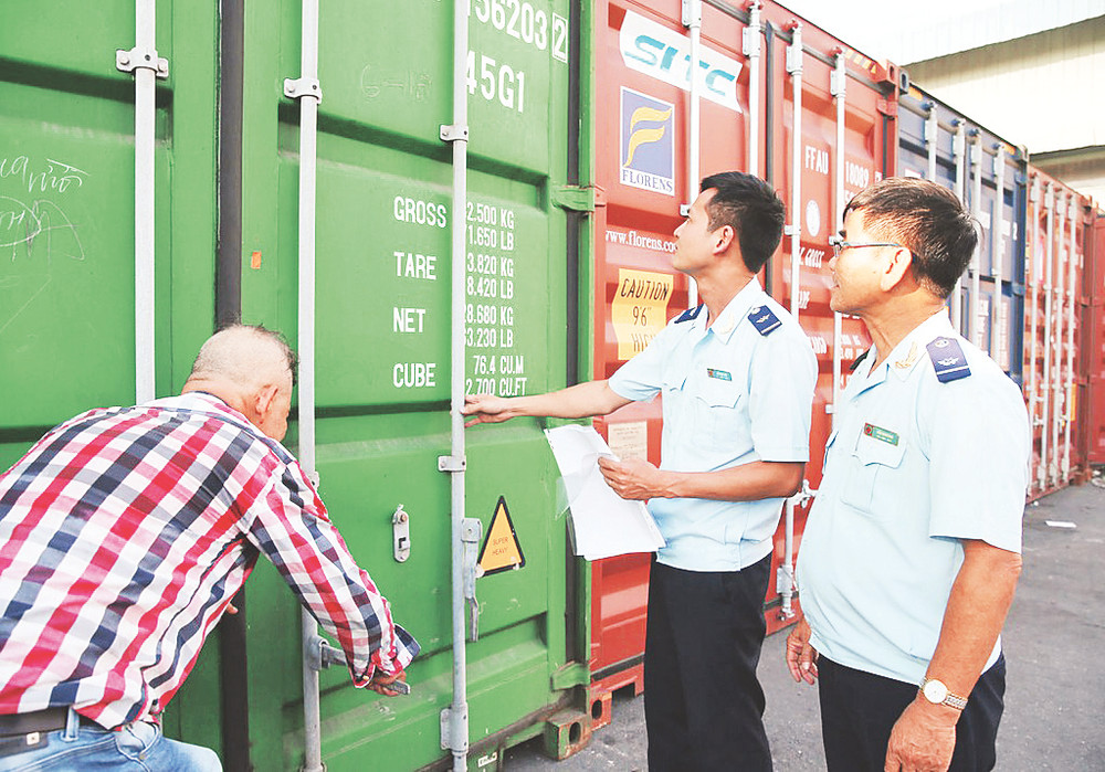 Gỡ vướng cho hàng quá cảnh | Báo Nhân Dân điện tử