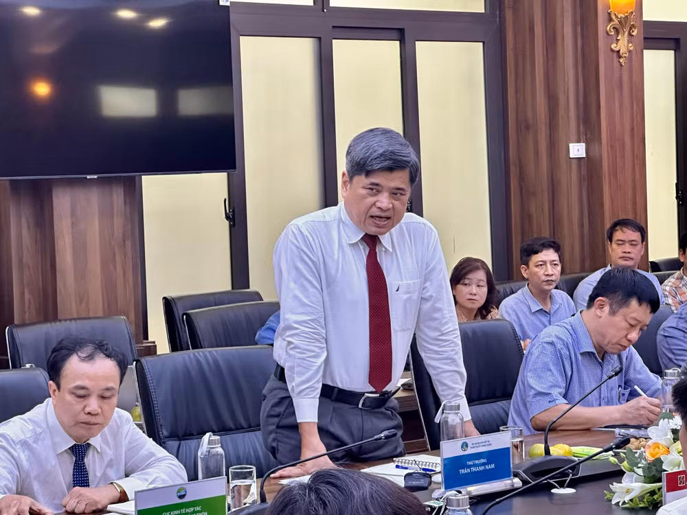 Thứ trưởng Nông nghiệp và Phát triển nông thôn phát biểu ý kiến