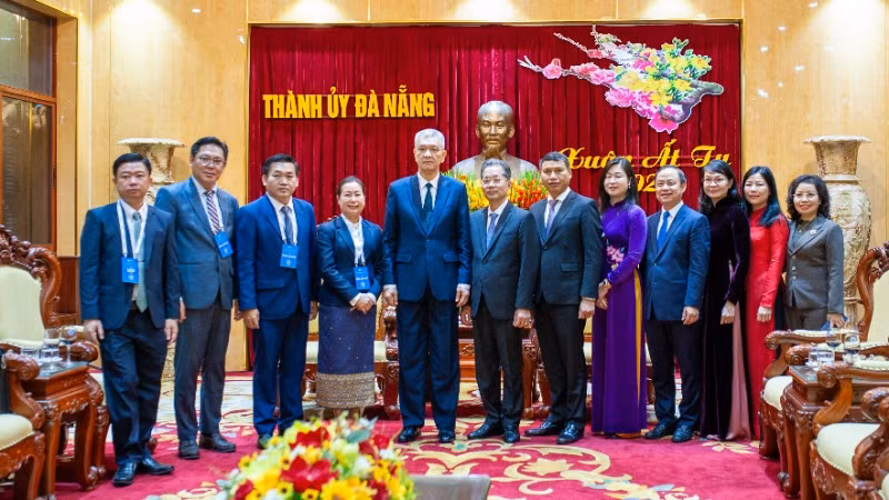 Đoàn công tác thủ đô Vientiane (Lào).