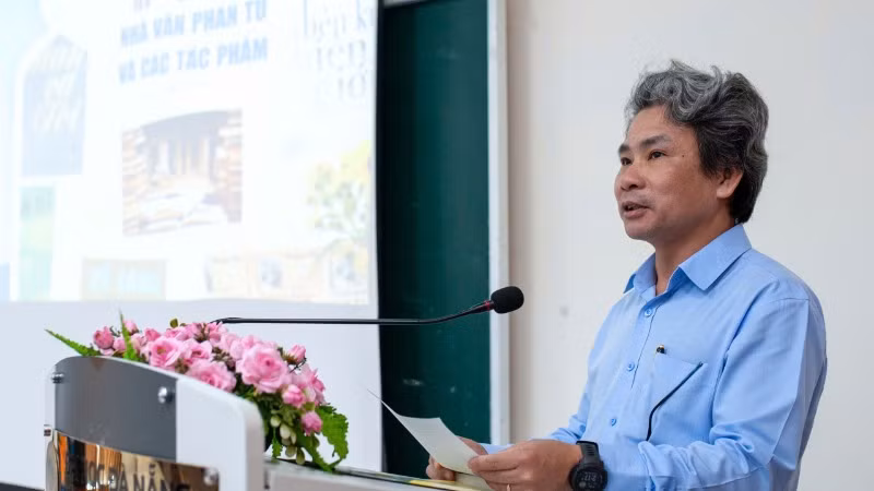 Phó Giáo sư, Tiến sĩ Võ Văn Minh, Hiệu trưởng Trường đại học Sư phạm Đà Nẵng, phát biểu khai mạc.