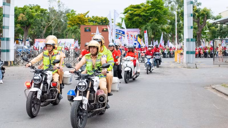 Phát lệnh diễu hành lễ mít-tinh hưởng ứng Ngày toàn dân hiến máu tình nguyện.