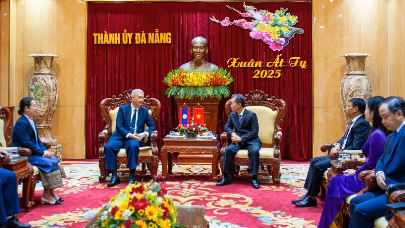 Quang cảnh buổi tiếp và làm việc.