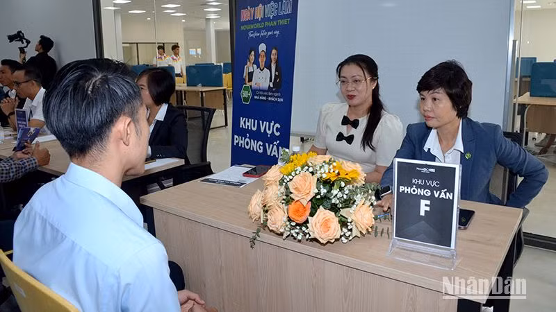 Các chuyên gia từng bộ phận phỏng vấn người ứng tuyển